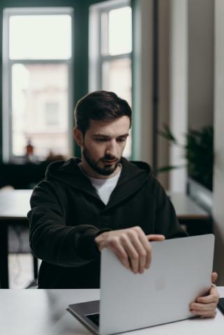 The AI productivity paradox in software engineering: Balancing efficiency and human skill retention